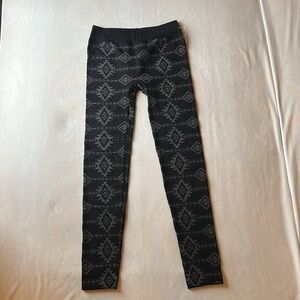 NWT Pink Rose patterned leggings size M